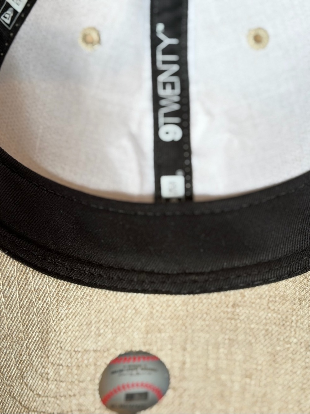 Aritzia x New Era NY Yankee 9TWENTY Adjustable Baseball Cap - Natural - Picture 7 of 11